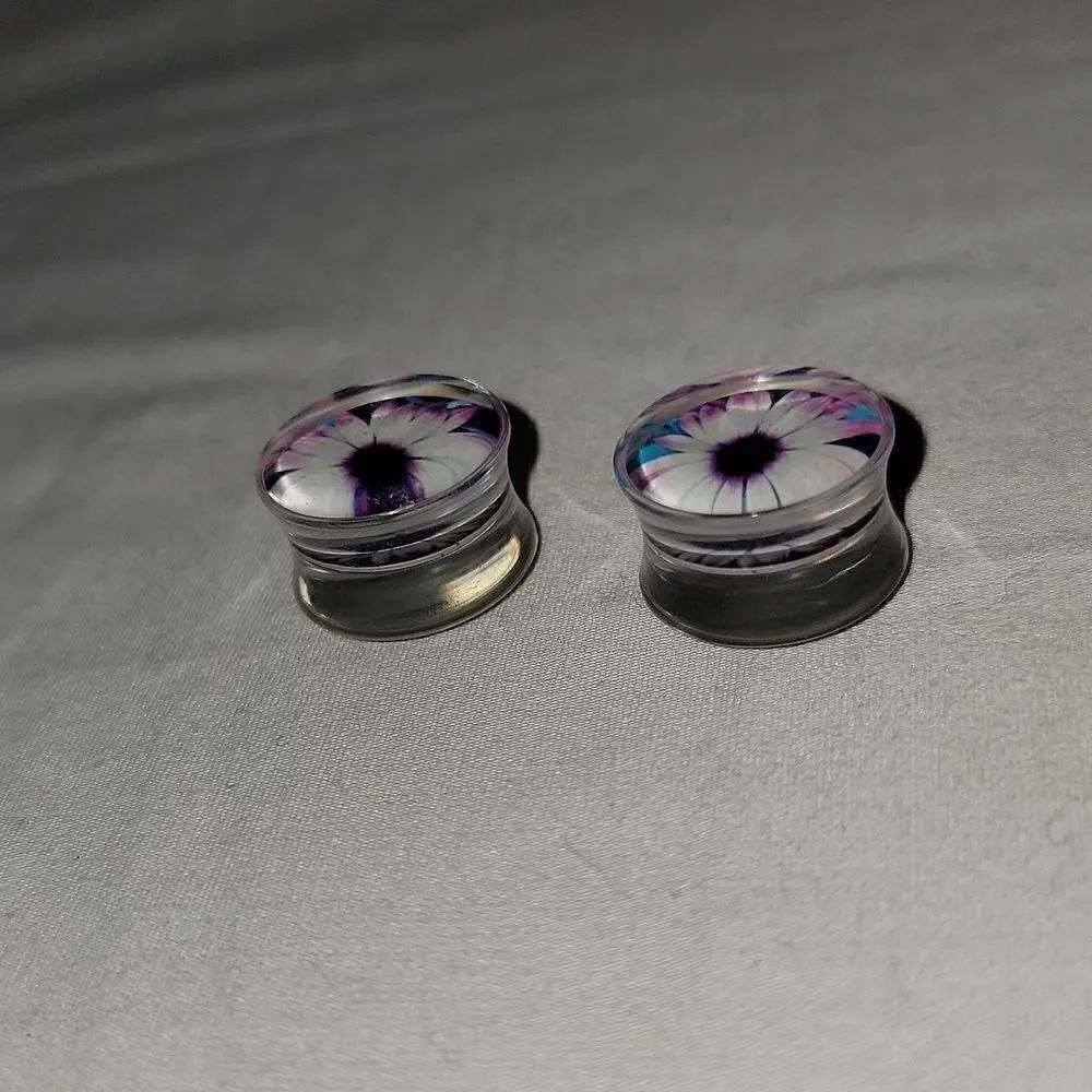 ⅝ plugs  - Picture 2 of 3